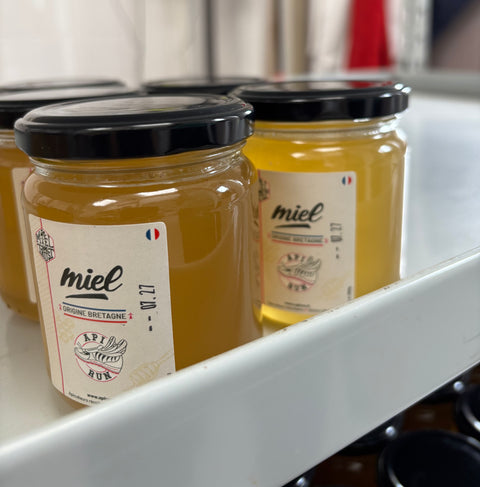 Le miel de printemps est récolté